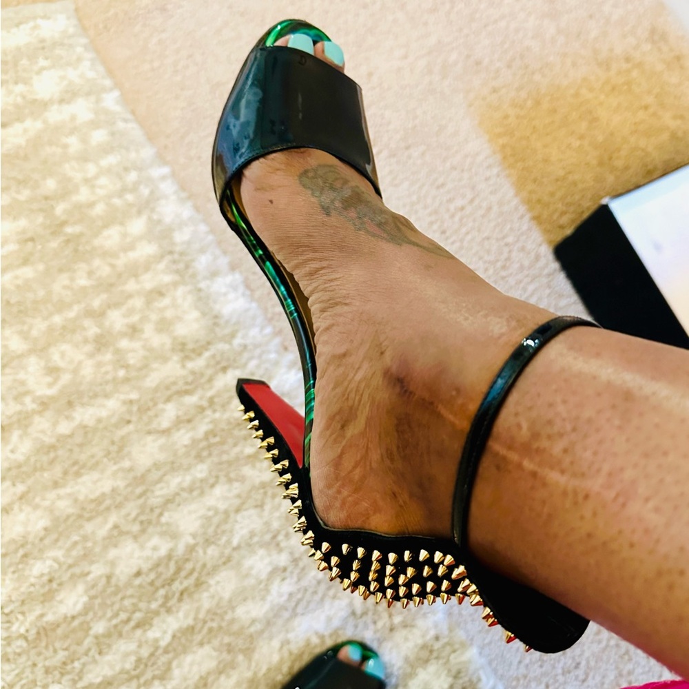 Christian Louboutin - Picture 4 of 9